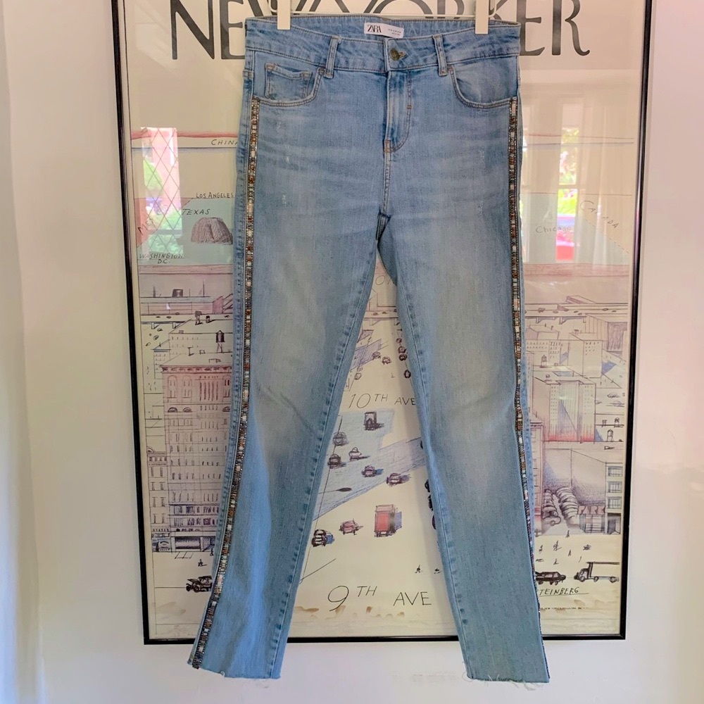 Zara light wash skinny jeans with decorative trim down sides size 8